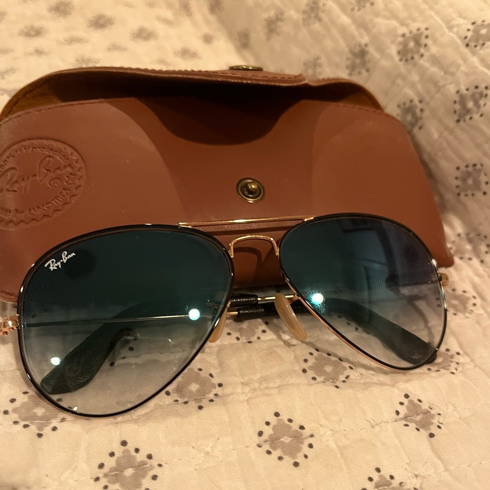 Rayban aviator sunglasses with case and cleaner